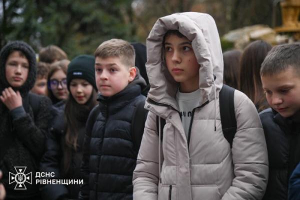 У Рівному відкрили пам’ятну фігуру «песиків-рятувальників ДСНС»7