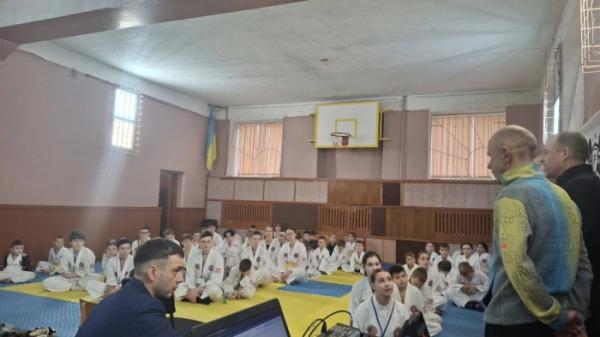 У Рожищі на різдвяному турнірі з таеквон-до зібрали 32 тисячі гривень на амуніцію для військового3