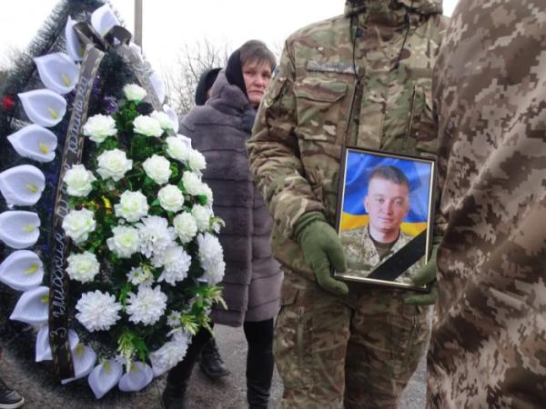 У селі Ловище попрощалися із захисником Богданом Ігнатюком10