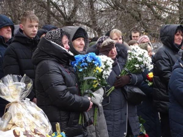 У селі Ловище попрощалися із захисником Богданом Ігнатюком4