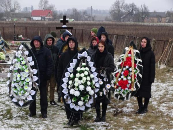 У селі Ловище попрощалися із захисником Богданом Ігнатюком29