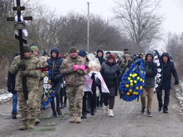 У селі Ловище попрощалися із захисником Богданом Ігнатюком23