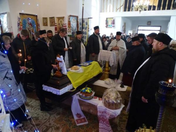 У селі Ловище попрощалися із захисником Богданом Ігнатюком14