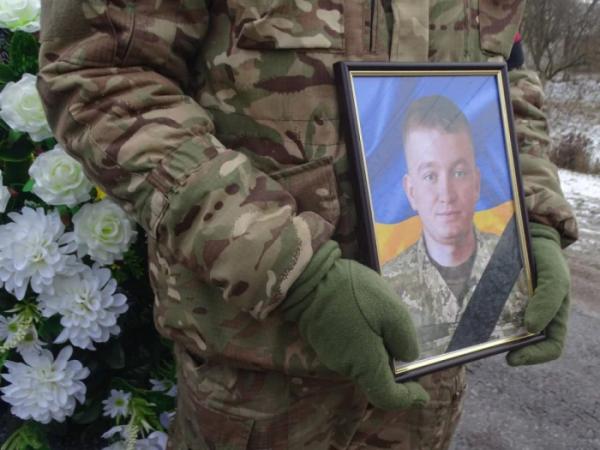 У селі Ловище попрощалися із захисником Богданом Ігнатюком40