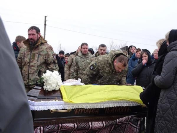 У селі Ловище попрощалися із захисником Богданом Ігнатюком32