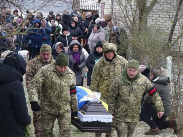 У селі Ловище попрощалися із захисником Богданом Ігнатюком11