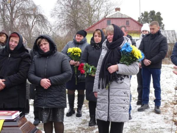 У селі Ловище попрощалися із захисником Богданом Ігнатюком6