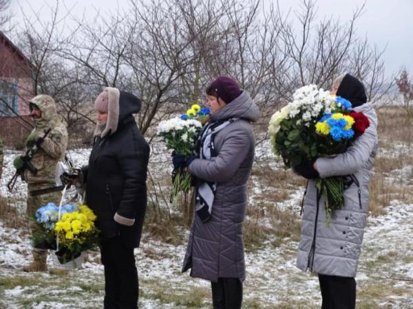 У селі Ловище попрощалися із захисником Богданом Ігнатюком27