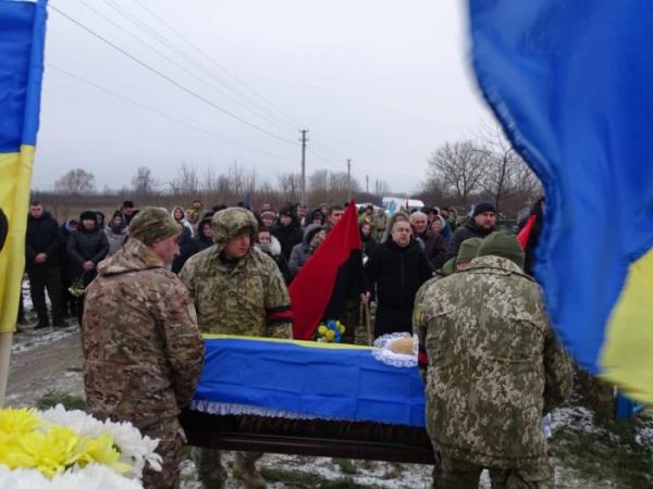 У селі Ловище попрощалися із захисником Богданом Ігнатюком25