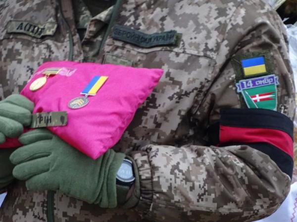 У селі Ловище попрощалися із захисником Богданом Ігнатюком20