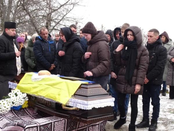 У селі Ловище попрощалися із захисником Богданом Ігнатюком5