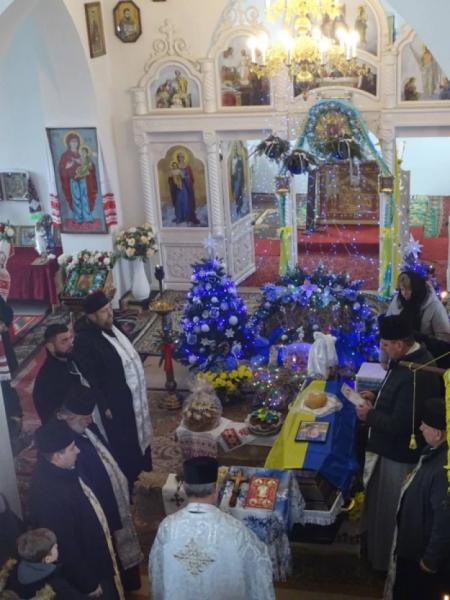 У селі Ловище попрощалися із захисником Богданом Ігнатюком15