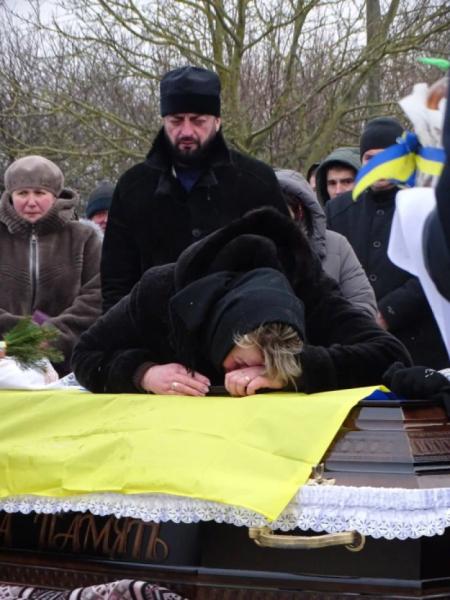 У селі Ловище попрощалися із захисником Богданом Ігнатюком34