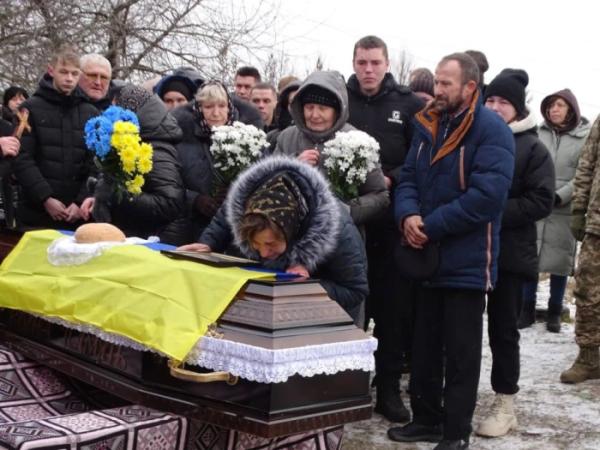 У селі Ловище попрощалися із захисником Богданом Ігнатюком8