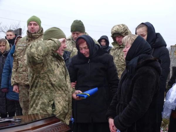 У селі Ловище попрощалися із захисником Богданом Ігнатюком37