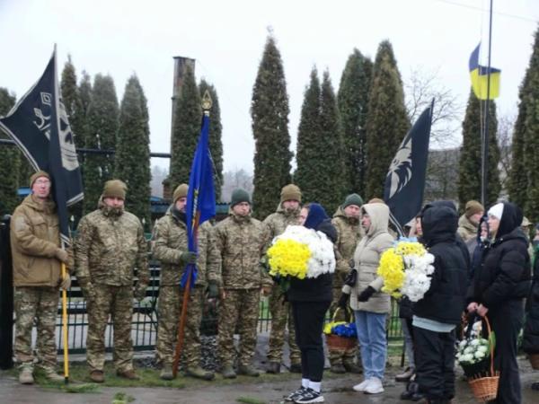 У селі Радовичі попрощалися із захисником Віктором Сохацьким20