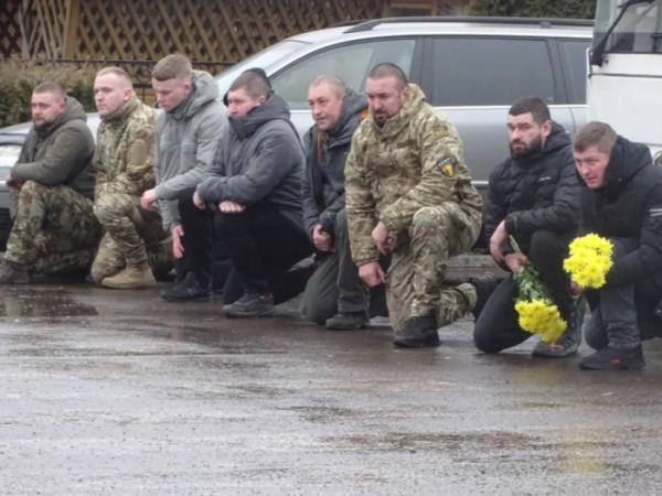 У селі Радовичі попрощалися із захисником Віктором Сохацьким14