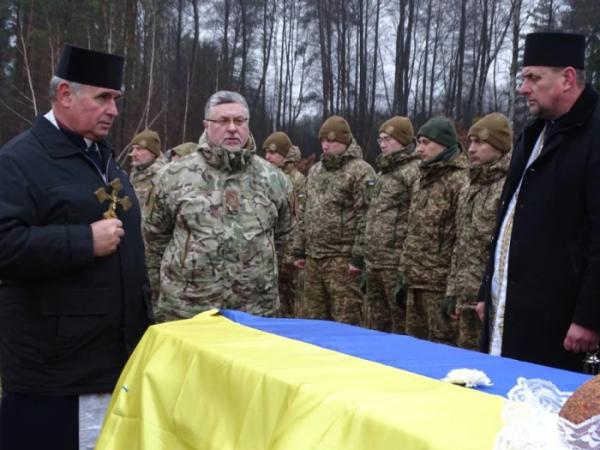 У селі Радовичі попрощалися із захисником Віктором Сохацьким38