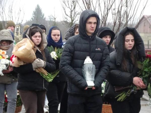 У селі Радовичі попрощалися із захисником Віктором Сохацьким12