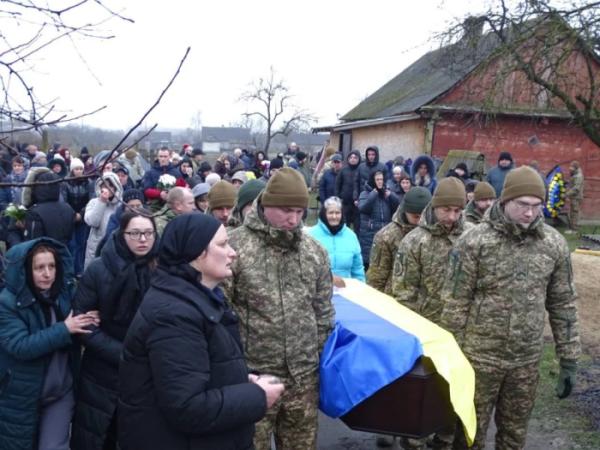 У селі Радовичі попрощалися із захисником Віктором Сохацьким9