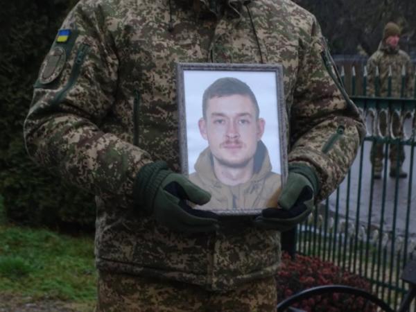 У селі Радовичі попрощалися із захисником Віктором Сохацьким2