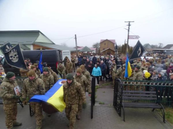 У селі Радовичі попрощалися із захисником Віктором Сохацьким15