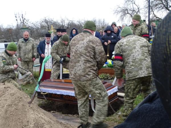 У селі Турія попрощалися із захисником Станіславом Столяруком40