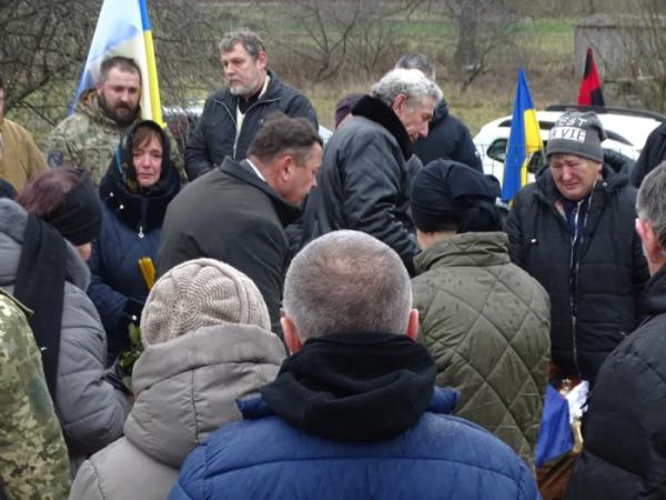 У селі Турія попрощалися із захисником Станіславом Столяруком34