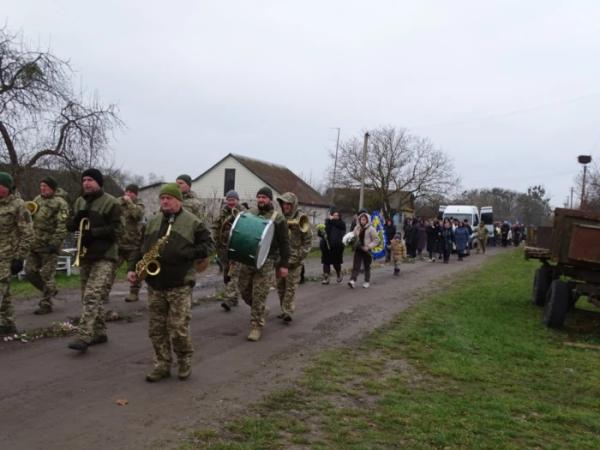 У селі Турія попрощалися із захисником Станіславом Столяруком17