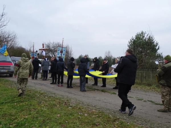 У селі Турія попрощалися із захисником Станіславом Столяруком14