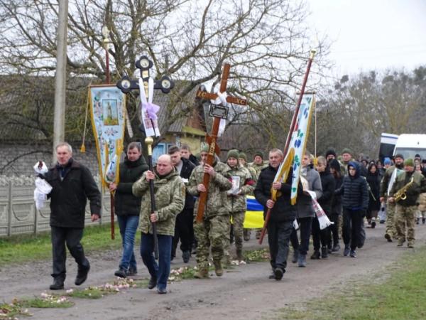 У селі Турія попрощалися із захисником Станіславом Столяруком16