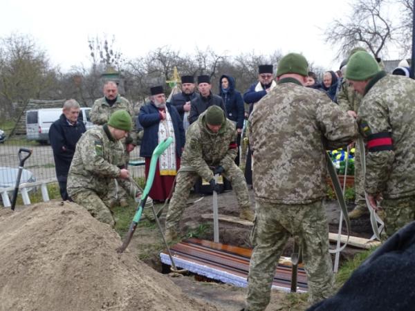 У селі Турія попрощалися із захисником Станіславом Столяруком41