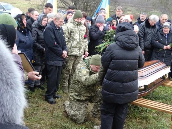 У селі Турія попрощалися із захисником Станіславом Столяруком39