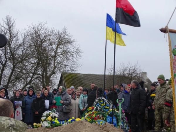 У селі Турія попрощалися із захисником Станіславом Столяруком24