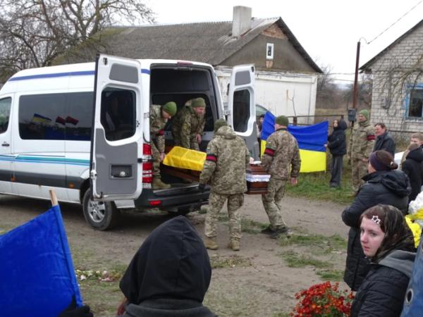 У селі Турія попрощалися із захисником Станіславом Столяруком21