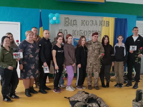 У сільському ліцеї на Кіровоградщині учнів вчили військовій справі3