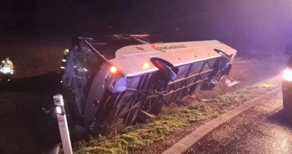 У Словаччині перекинувся автобус з українцями, є постраждалі У Словаччині перекинувся автобус з українцями, є постраждалі