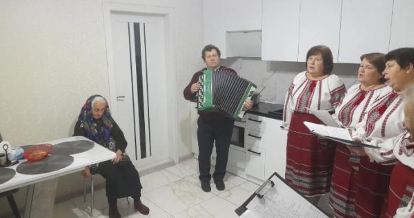 У Старовижівській громадіі довгожительку привітали з 90-річчям