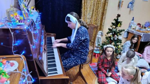 У Свалявській школі мистецтв відбулась тематична вечірка до дня Святого Миколая
