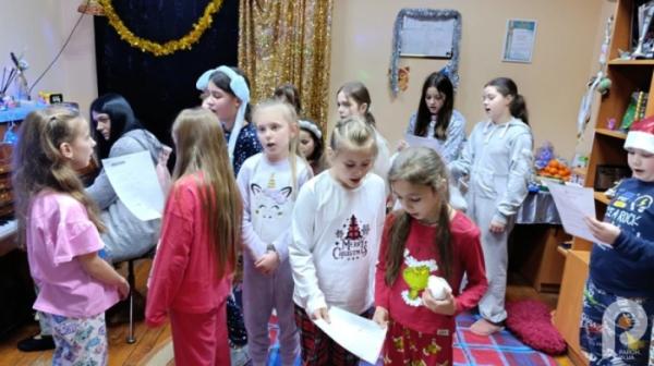 У Свалявській школі мистецтв відбулась тематична вечірка до дня Святого Миколая