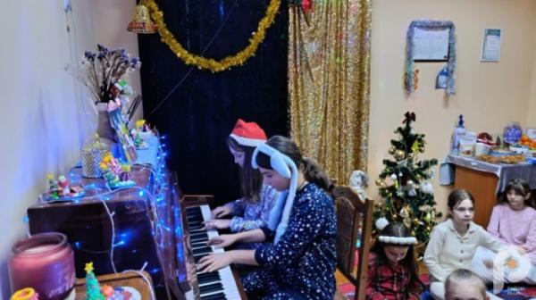 У Свалявській школі мистецтв відбулась тематична вечірка до дня Святого Миколая