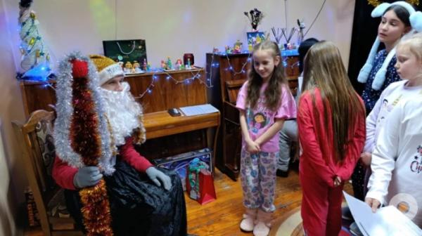 У Свалявській школі мистецтв відбулась тематична вечірка до дня Святого Миколая