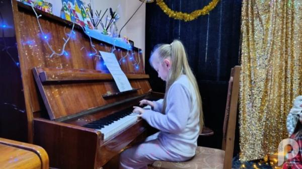 У Свалявській школі мистецтв відбулась тематична вечірка до дня Святого Миколая