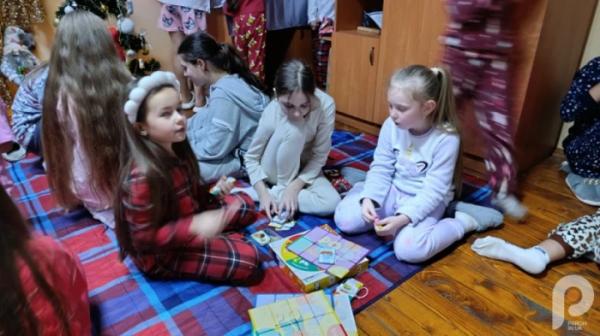 У Свалявській школі мистецтв відбулась тематична вечірка до дня Святого Миколая