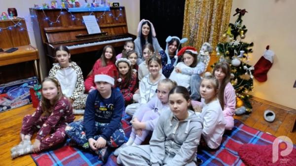 У Свалявській школі мистецтв відбулась тематична вечірка до дня Святого Миколая