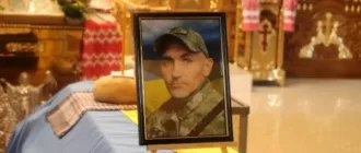 У Вараші в останню путь провели захисника Василя Петренка, який загинув у листопаді 2024 року