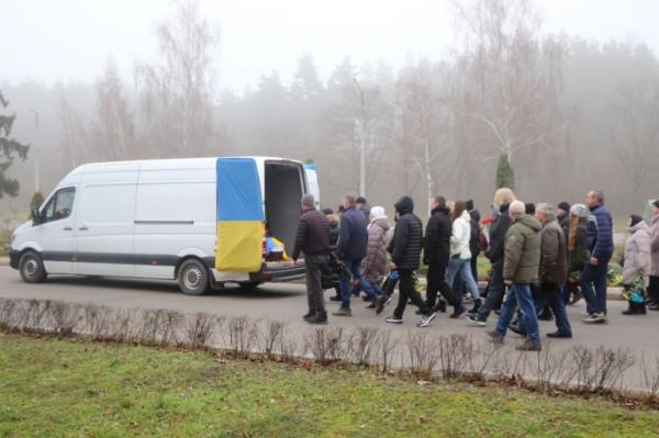 У Вараші в останню путь провели захисника Василя Петренка, який загинув у листопаді 2024 року8