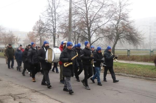 У Вараші в останню путь провели захисника Василя Петренка, який загинув у листопаді 2024 року13