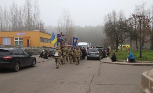У Вараші в останню путь провели захисника Василя Петренка, який загинув у листопаді 2024 року14