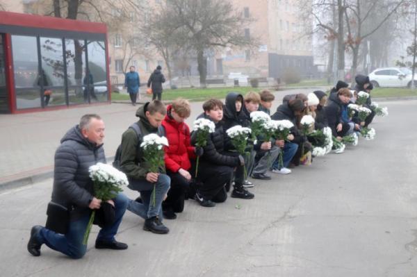 У Вараші в останню путь провели захисника Василя Петренка, який загинув у листопаді 2024 року3